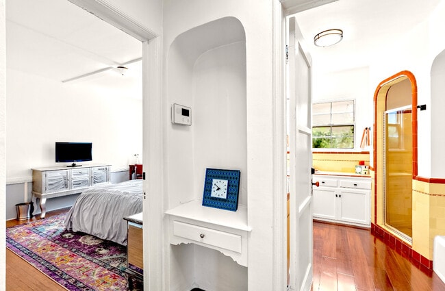 Building Photo - 9101 La Salle Ave