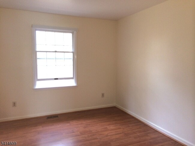 Building Photo - 123 Smithfield Ct