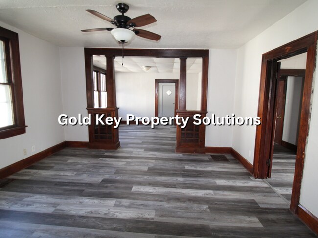 Building Photo - Updated 3 BR 1 BA House with New Flooring and Paint (SECTION 8 APPROVED)