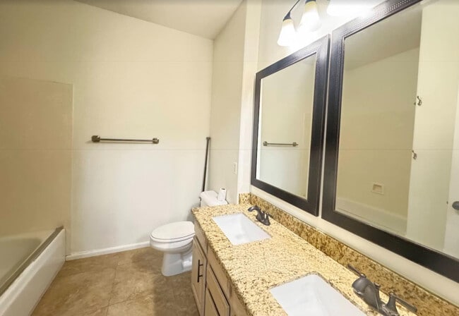 Building Photo - 4906 E Hamblin Dr