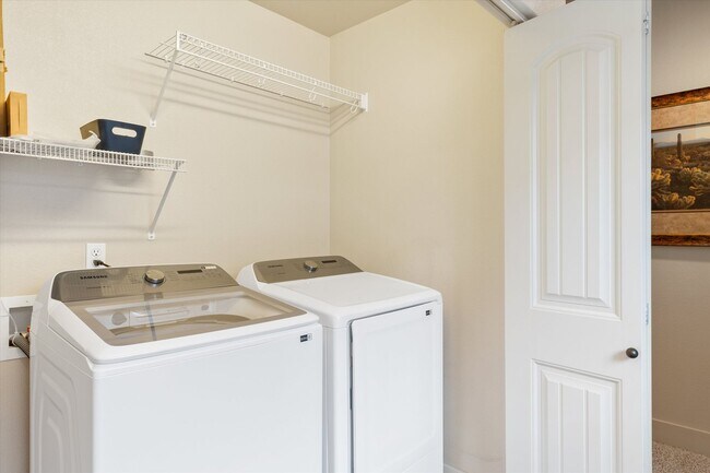 Building Photo - Charming, Furnished 3 bedroom Home w/ Garage