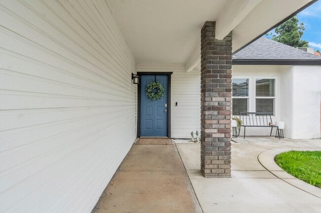 Building Photo - 3656 W Harvard Ave