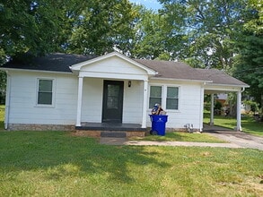 Building Photo - 1401 Collegeview Dr