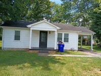 Building Photo - 1401 Collegeview Dr