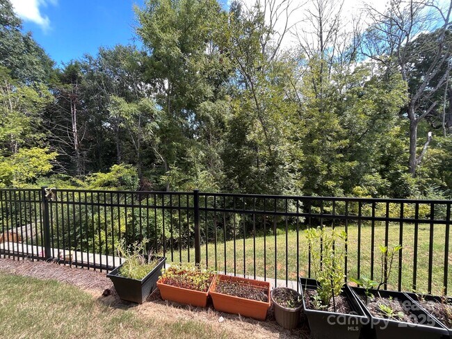 Building Photo - 7123 Jane Parks Way