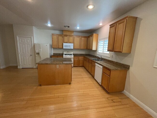 Building Photo - 6043 Eganridge Ct