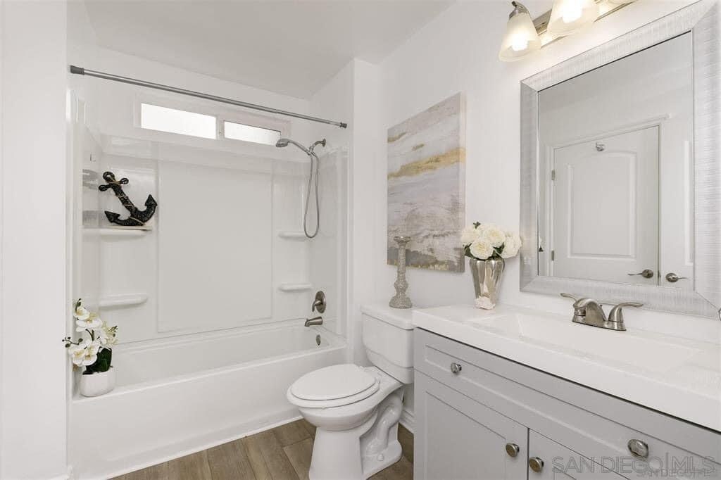 Building Photo - 526 Calle Montecito