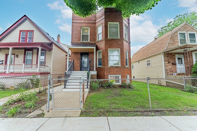 Primary Photo - 4730 W Warwick Ave