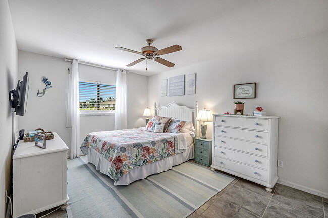 Building Photo - Furnished 4BR Waterfront Pool Home in Cape...