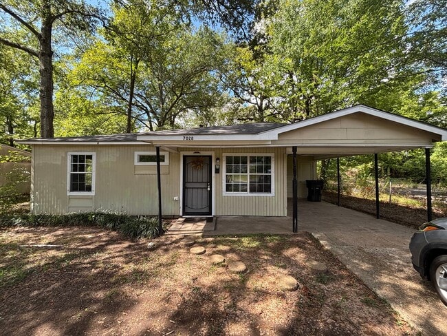 Primary Photo - 3 bedroom- 1 bath!