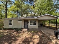 Building Photo - 3 bedroom- 1 bath!