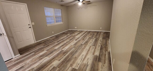 Building Photo - Nice Newly Remodeled 2 Bed 2 Bath Apartmen...