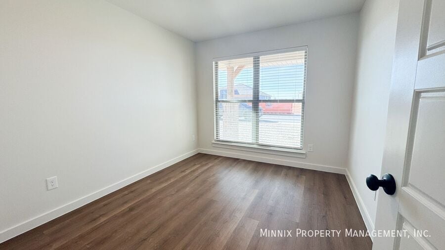 Building Photo - 2131 Langford Ave