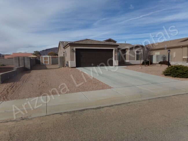Building Photo - SUPER CLEAN 4 BEDROOM HOME