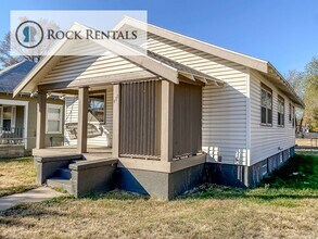 Building Photo - 2 Bed 1 Bath with Basement