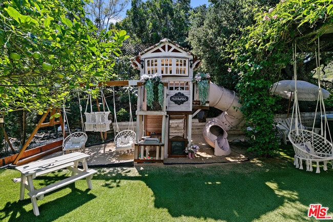 Building Photo - 2851 Seabreeze Dr