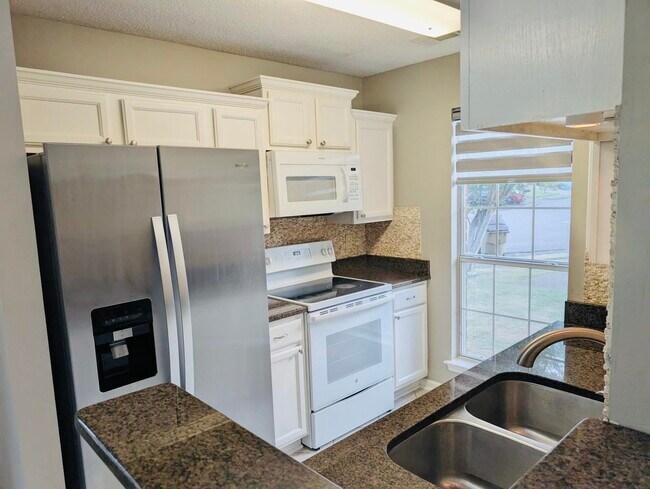 Building Photo - 1470 Estacada Way