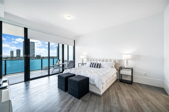 Building Photo - 5500 Island Estates Dr