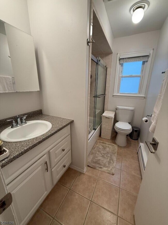 Building Photo - 18 Aubrey St