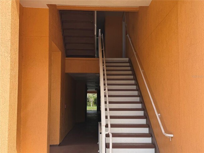 Building Photo - 5467 Vineland Rd