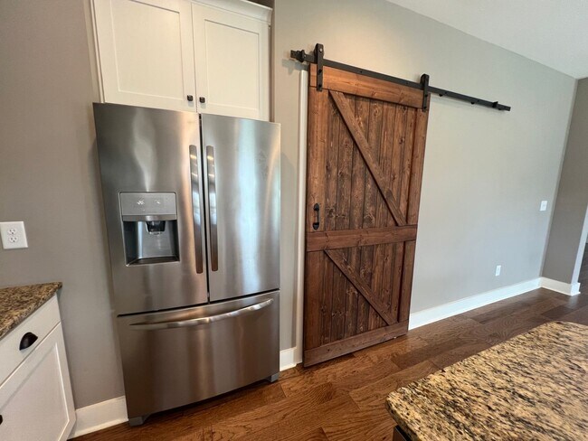 Building Photo - Beautiful Brick Home in Mimms Trail