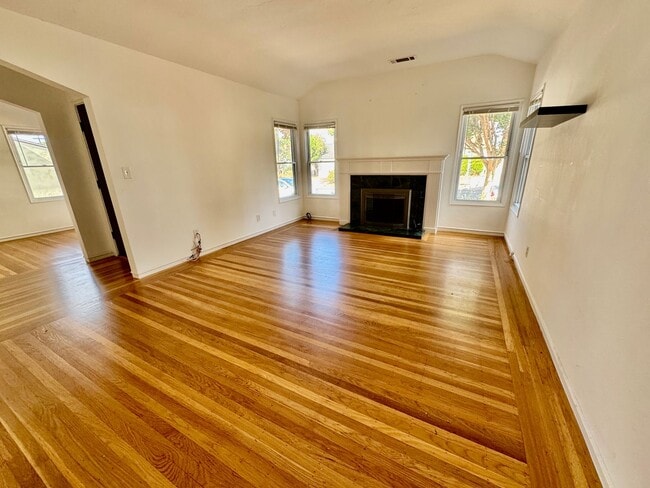 Building Photo - Remodeled 3Bed/2Bath Home in San Leandro –...