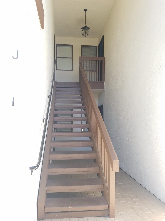 Building Photo - 1013 S Sunshine Ave