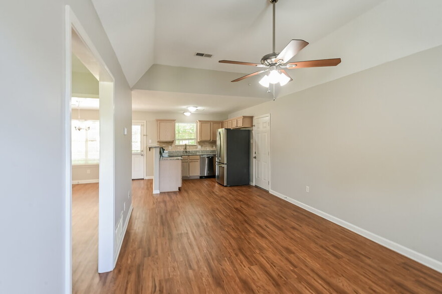 Building Photo - 9296 Brooks Cove