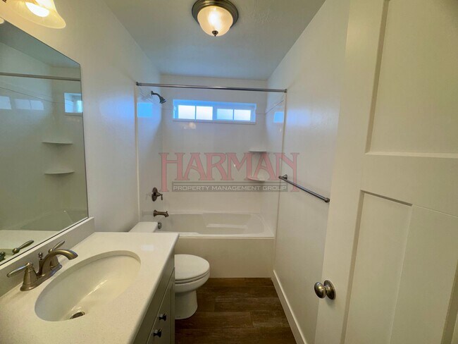 Building Photo - 1008 E 120 S