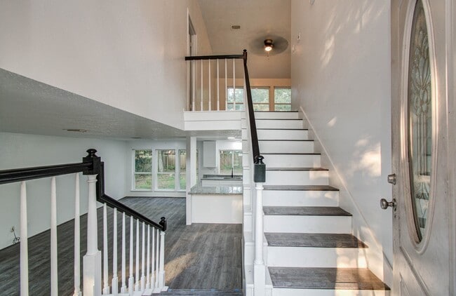 Building Photo - 5006 Village Springs Dr