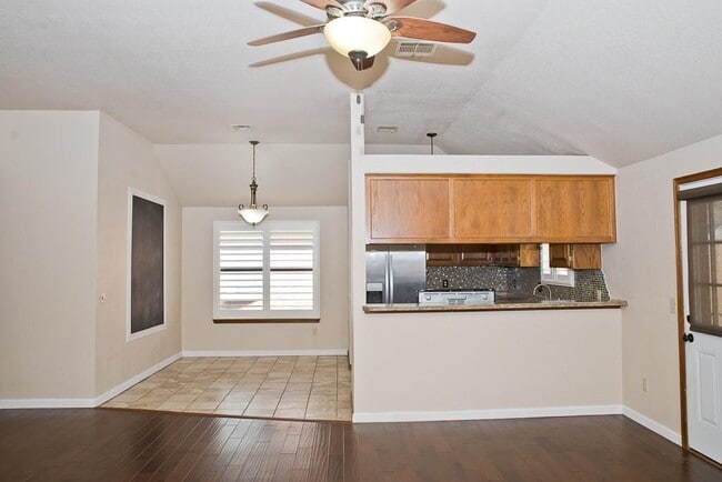 Building Photo - 608 Coopers Hawk Dr