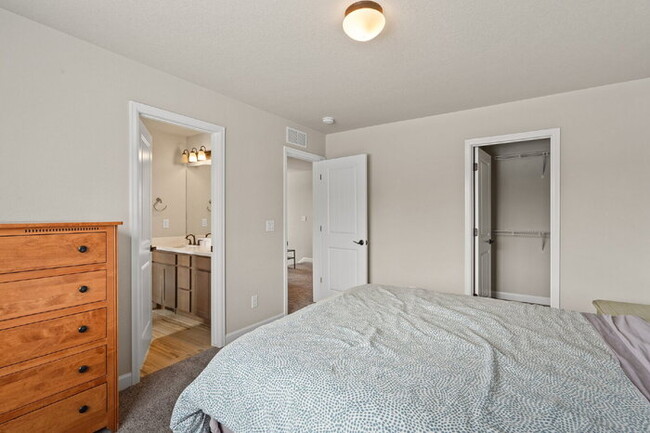 Building Photo - Modern Comfort Meets Mountain Beauty – 4-B...