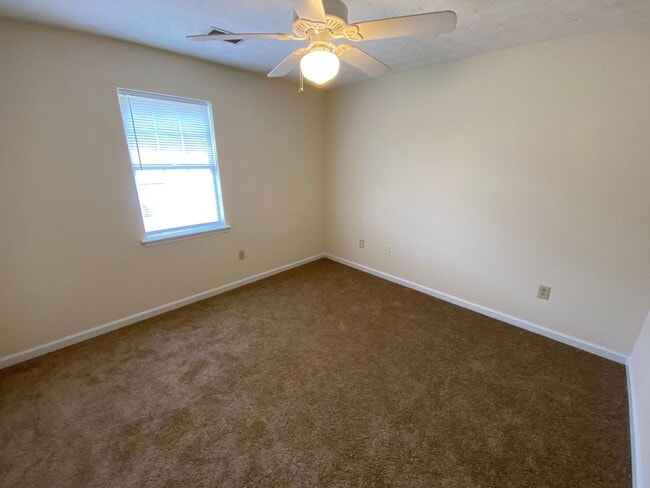 Building Photo - PRE-LEASING FOR AUGUST 7 2026!