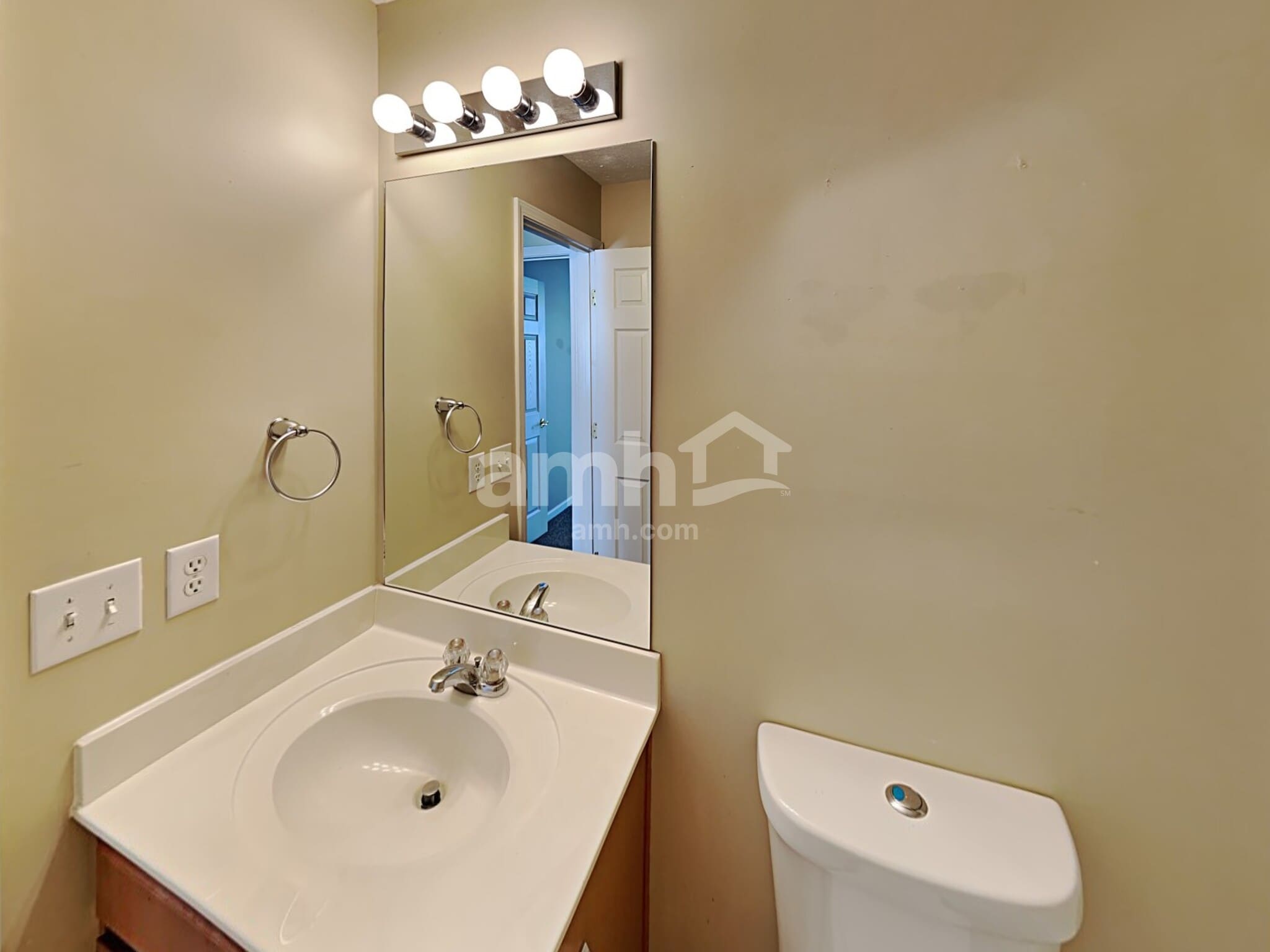 Building Photo - 4529 Hawthorn Dr