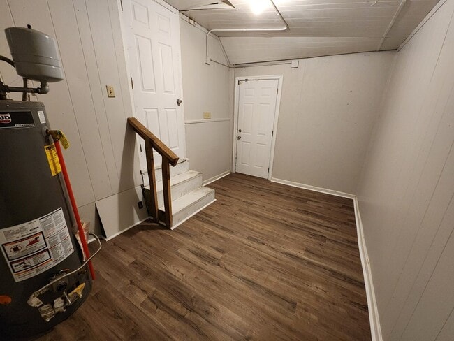 Building Photo - Spacious 3-Bedroom, 2-Bathroom Home AVAILA...