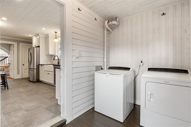 Building Photo - 187 Pleasant St