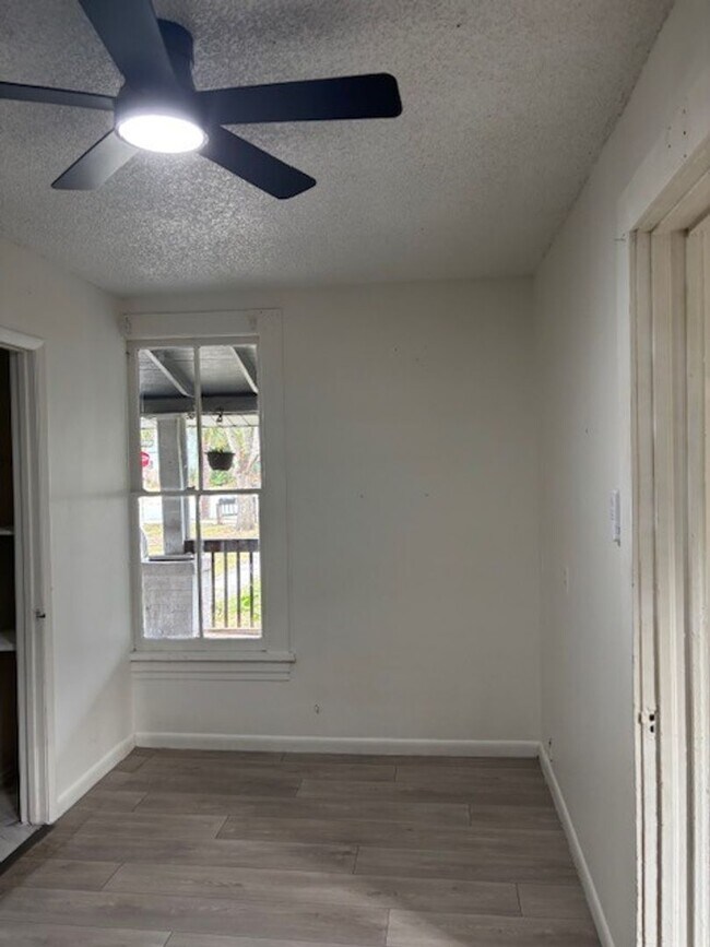 Building Photo - 324 N Orange St