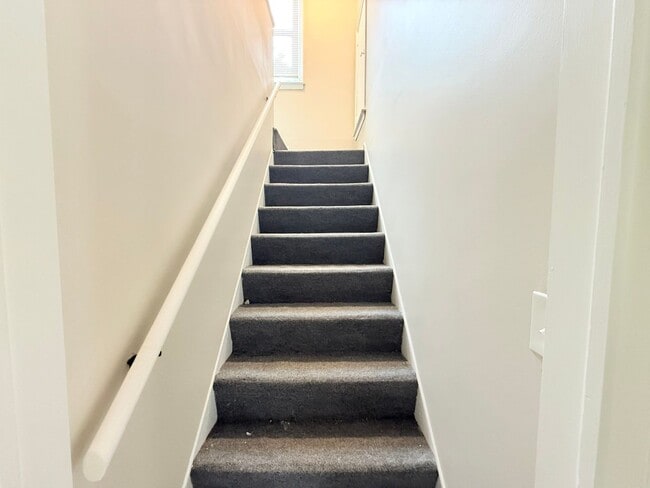 Building Photo - Renovated 3-Bedroom Home – We Welcome Sect...
