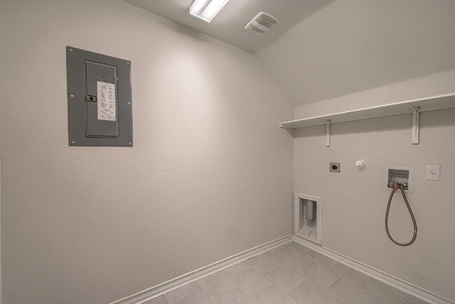 Building Photo - 5-BEDROOM HOME IN WESTPOINTE @ RIVERSTONE