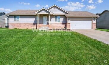 Building Photo - 3 bedroom 3 bath home in the Maize School ...