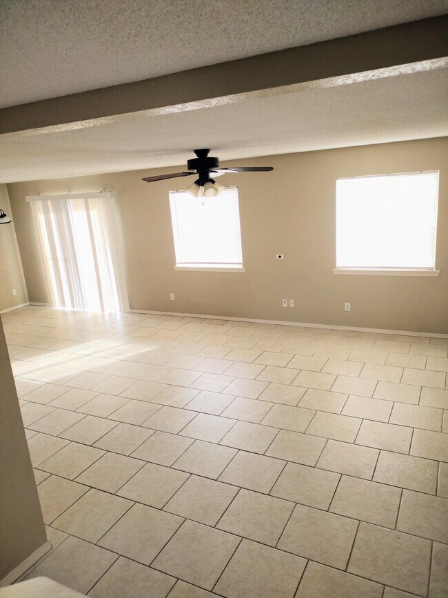 Building Photo - 4480 Loma Diamante Dr