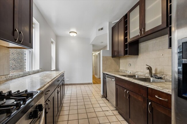 Building Photo - 4852 N Rockwell St