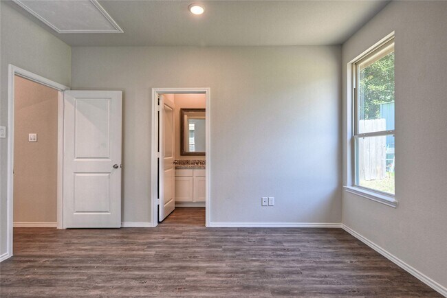 Building Photo - 11779 White Cedar St