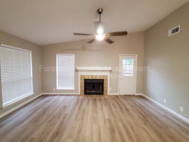 Building Photo - 5717 Lochmoor
