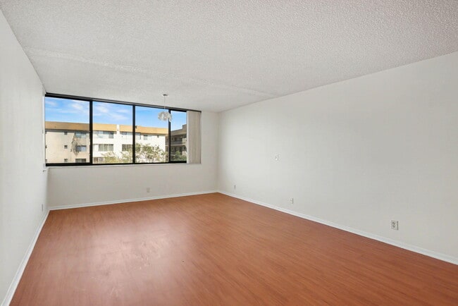 Building Photo - 8030 Hampton Blvd