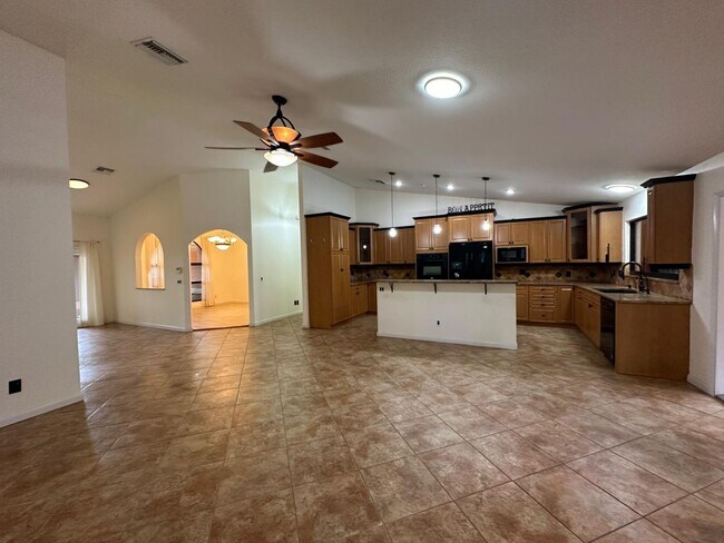 Building Photo - Tranquil Lakefront Living in the Heart of ...