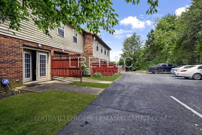 Building Photo - 621 Westport Rd