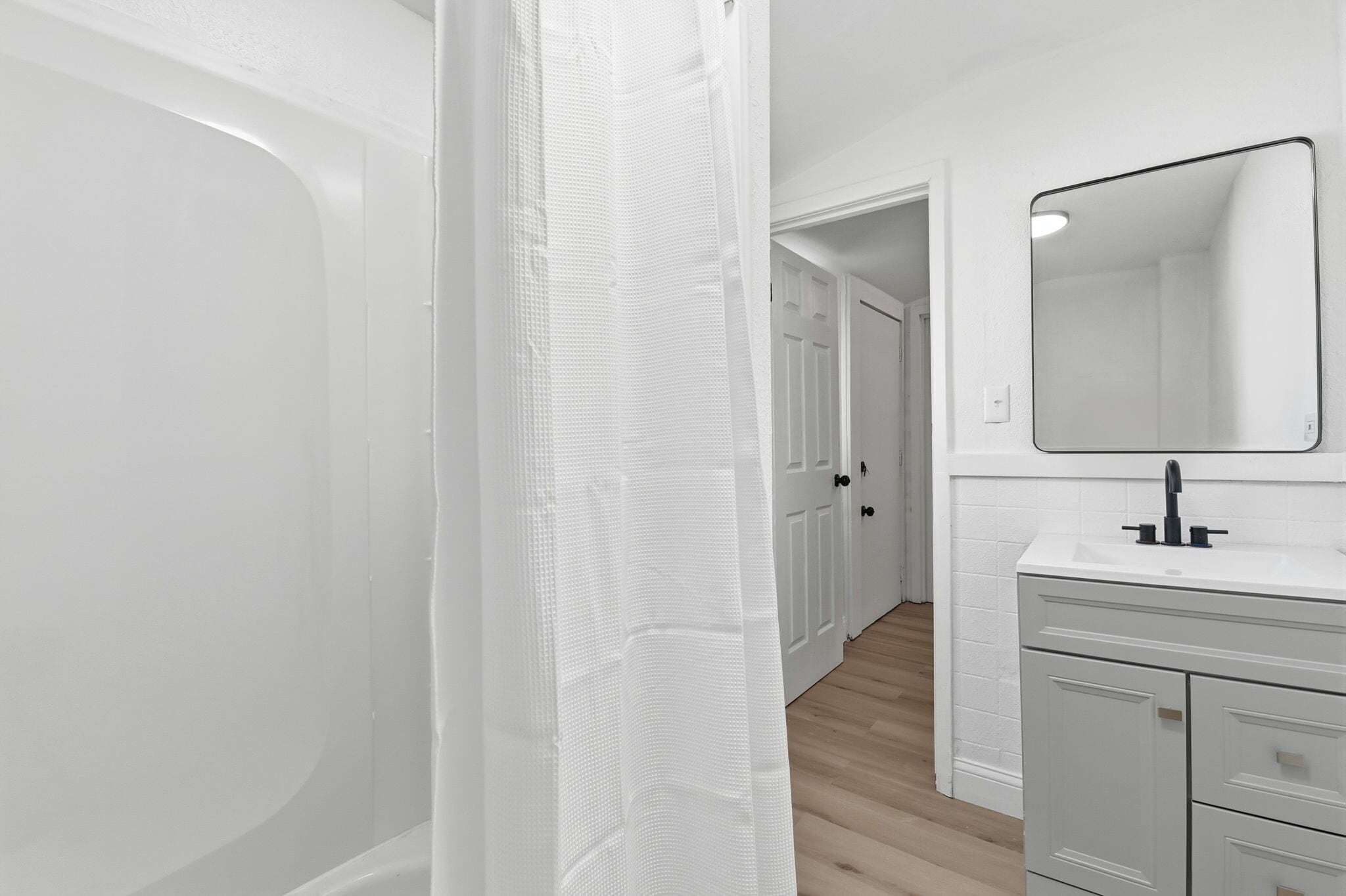 Building Photo - 6531 Plymouth Ave