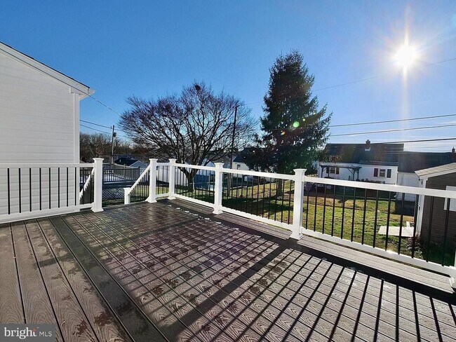 Building Photo - 40 Neeld Ln