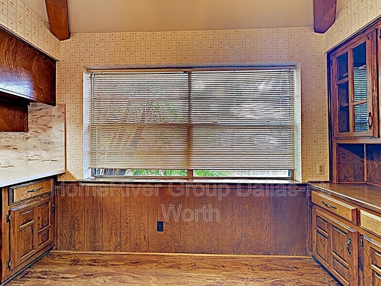Building Photo - 1128 Stratford Dr
